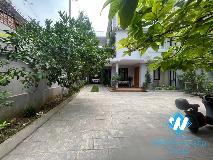 Large garden villa for rent in Ngoc Thuy Long Bien.